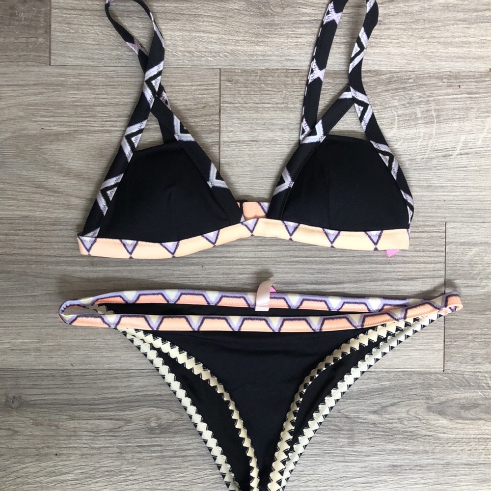 SOLD Ⓜ️ VS Bikini